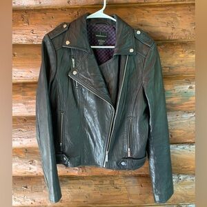 Moda International 💯 leather bomber jacket. Great condition!